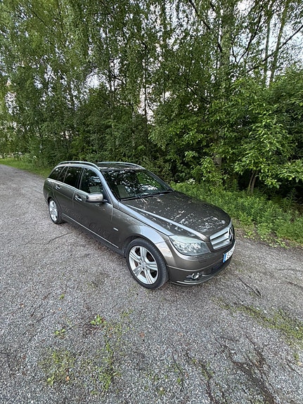 Mercedes-Benz C180 2 of 5