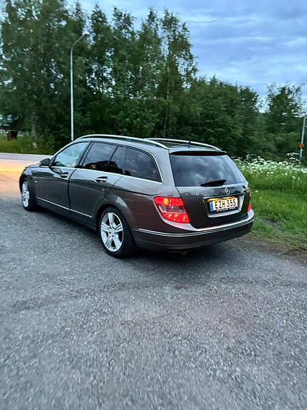 Mercedes-Benz C180 3 of 5
