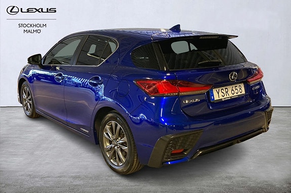 Lexus CT200h 2 of 5