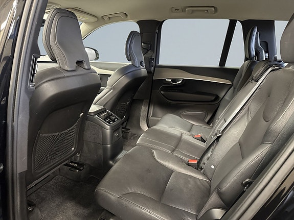 Volvo XC90 13 of 27