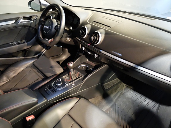 Audi S3 4 of 5