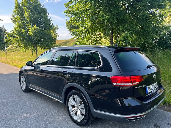 Volkswagen Passat Alltrack 4 of 5