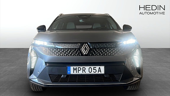 Renault Scenic E-Tech 8 of 9