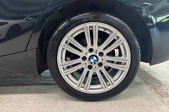 BMW 118d 14 of 17