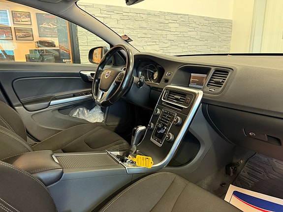 Volvo V60 12 of 18