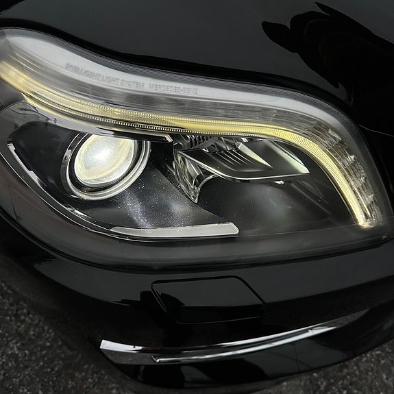 Mercedes-Benz GL450 26 of 30