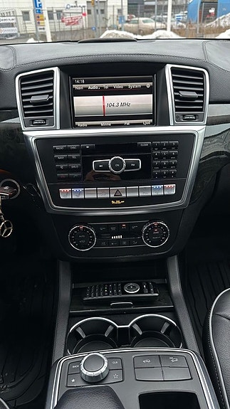 Mercedes-Benz GL450 14 of 30