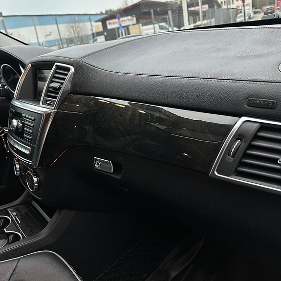 Mercedes-Benz GL450 22 of 30