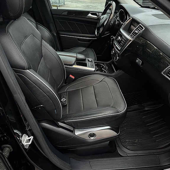 Mercedes-Benz GL450 13 of 30
