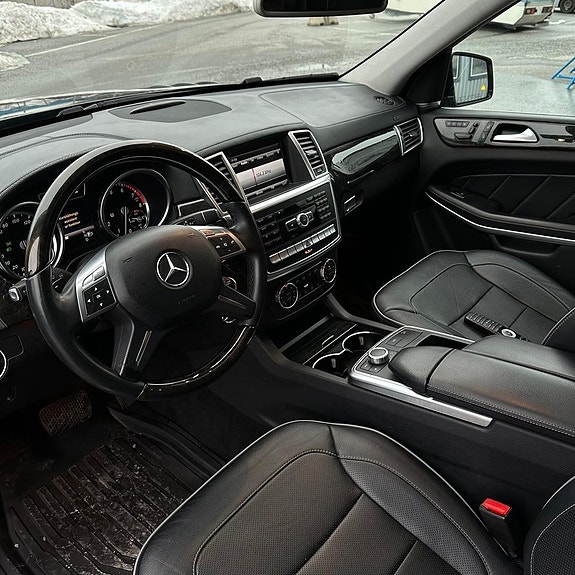 Mercedes-Benz GL450 10 of 30