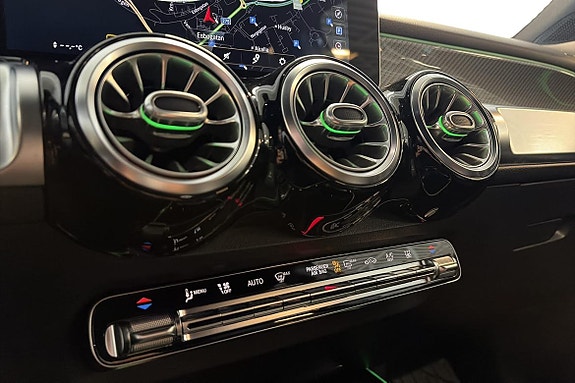 Mercedes-Benz GLB250+ 19 of 25