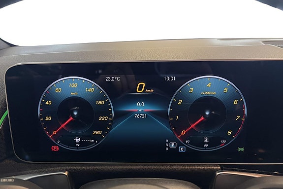 Mercedes-Benz GLB250+ 16 of 25