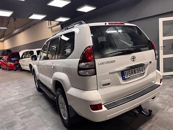 Toyota Land Cruiser 5 of 11