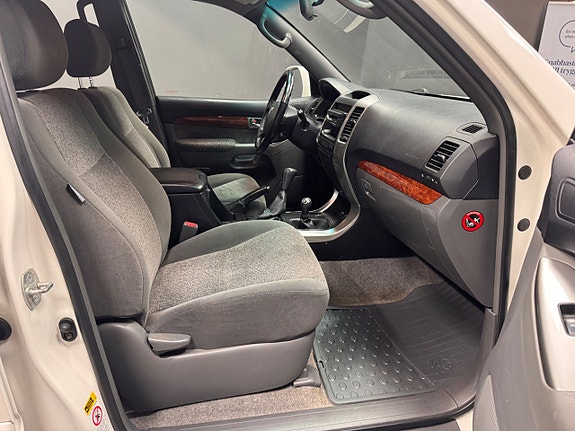 Toyota Land Cruiser 11 of 11