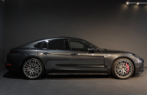 Porsche Panamera 4S 2 of 5