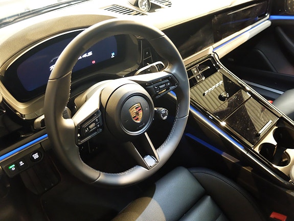 Porsche Panamera 4S 9 of 11