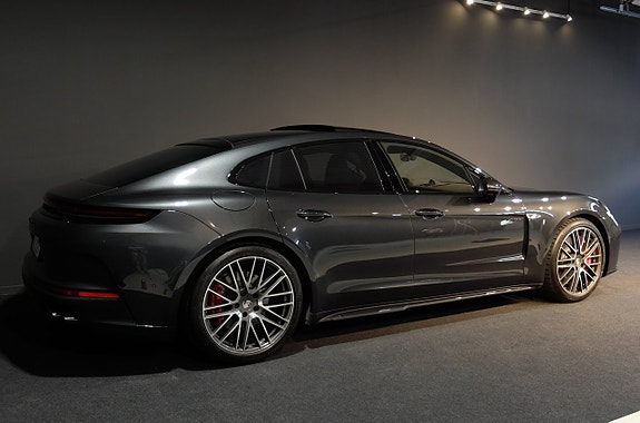 Porsche Panamera 4S 11 of 11