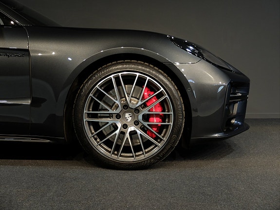 Porsche Panamera 4S 3 of 5