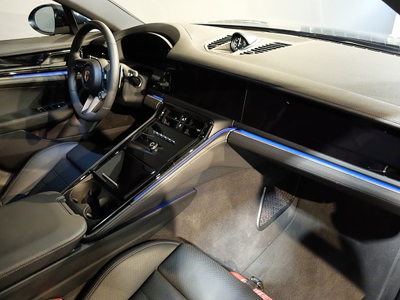 Porsche Panamera 4S 5 of 5