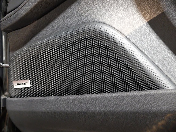 Porsche Panamera 4S 8 of 11