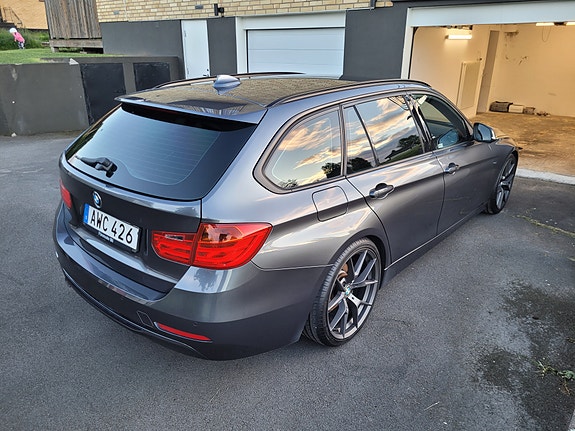 BMW 320d 2 of 5