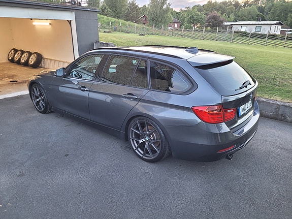 BMW 320d 4 of 5