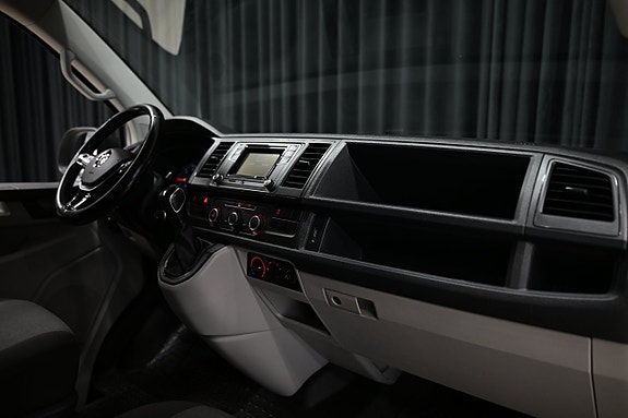 Volkswagen Transporter 26 of 28