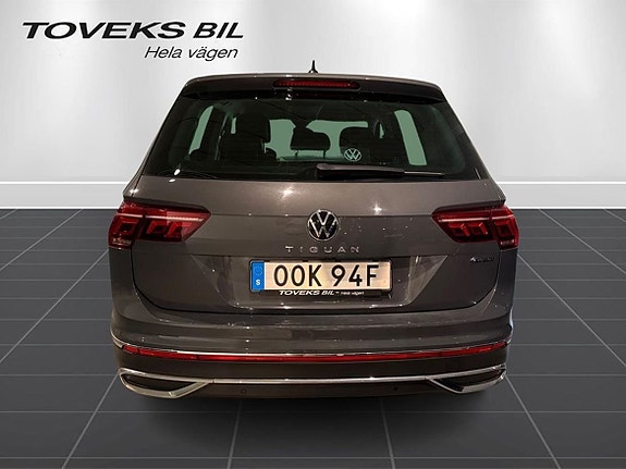 Volkswagen Tiguan 2 of 5