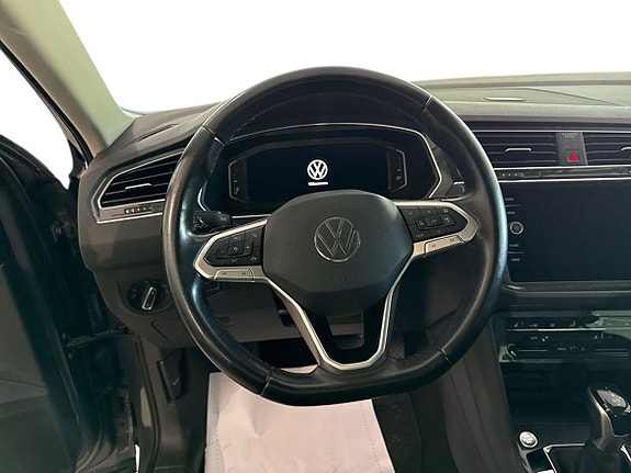Volkswagen Tiguan 7 of 12