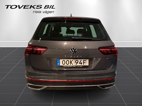 Volkswagen Tiguan 2 of 5