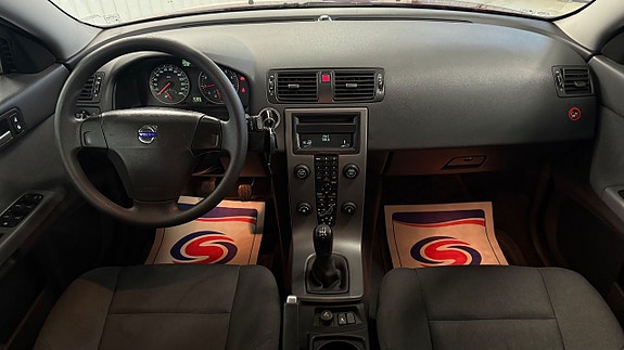 Volvo S40 12 of 19