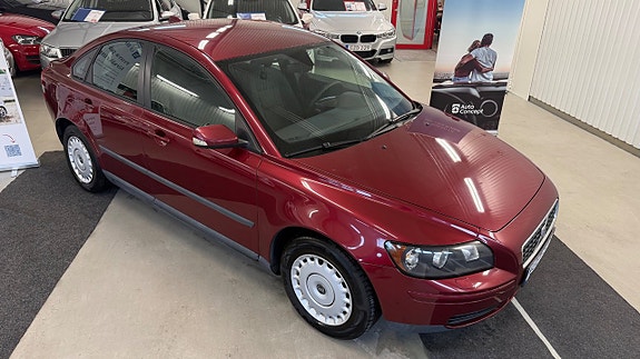 Volvo S40 2 of 5