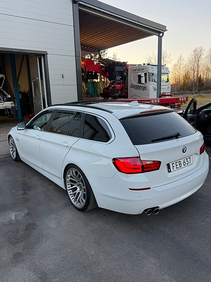 BMW 520d 2 of 5