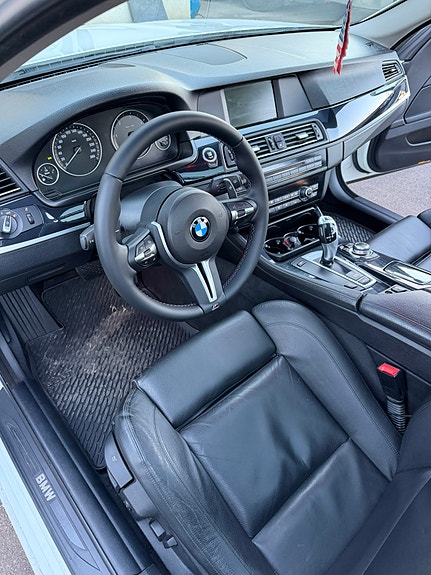 BMW 520d 4 of 5