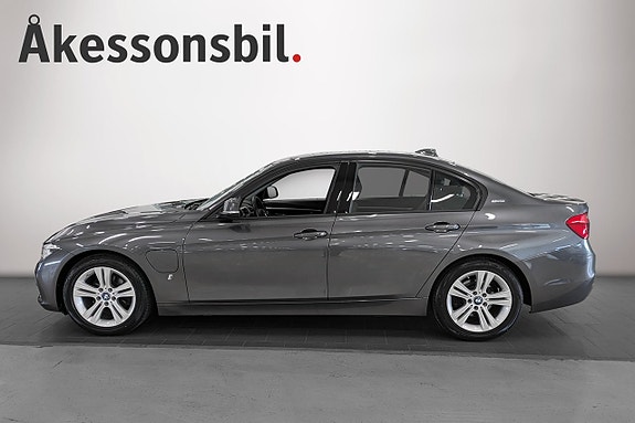 BMW 330e 3 of 5