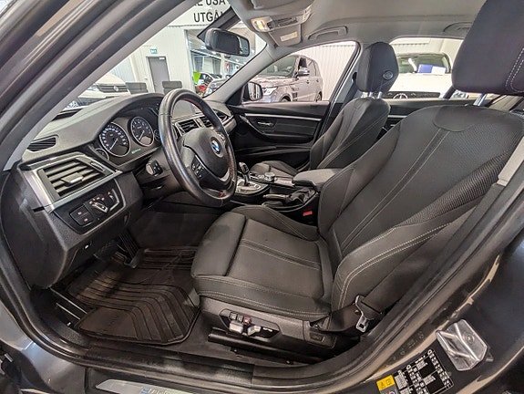 BMW 330e 5 of 5