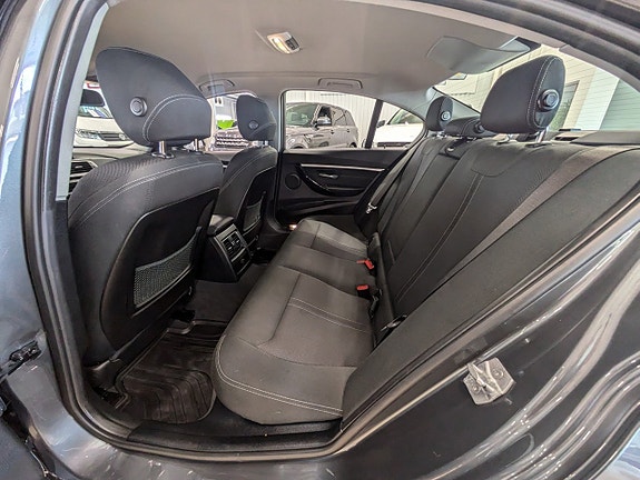 BMW 330e 7 of 9