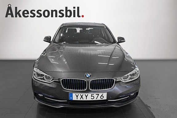 BMW 330e 2 of 5