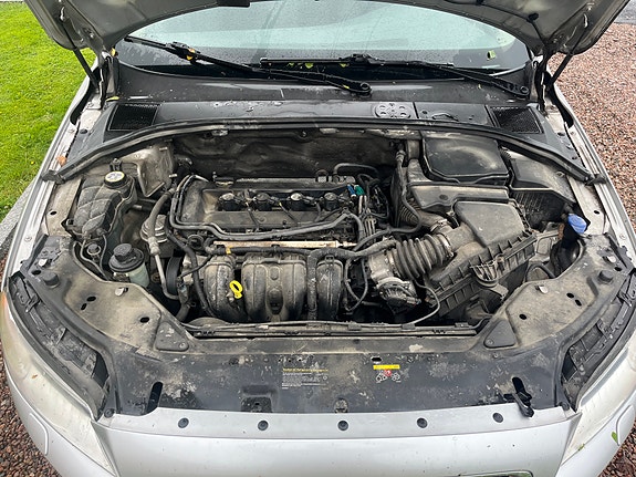 Volvo V70 2 of 5