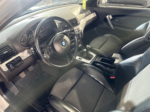 BMW 325Ti 9 of 12