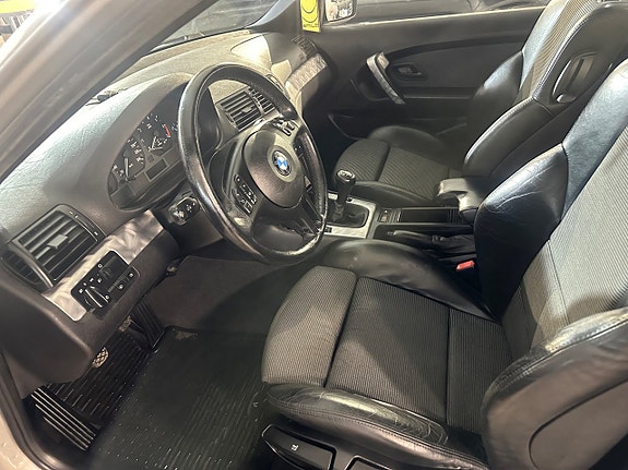 BMW 325Ti 10 of 12