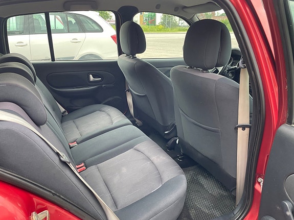 Renault Clio 10 of 12