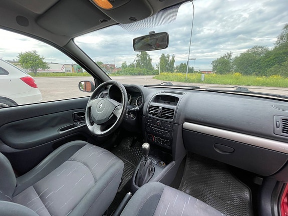 Renault Clio 9 of 12