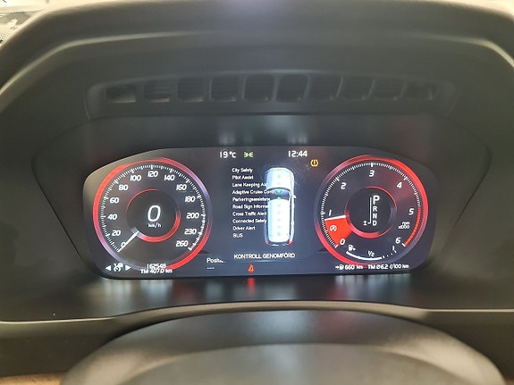 Volvo XC90 24 of 24