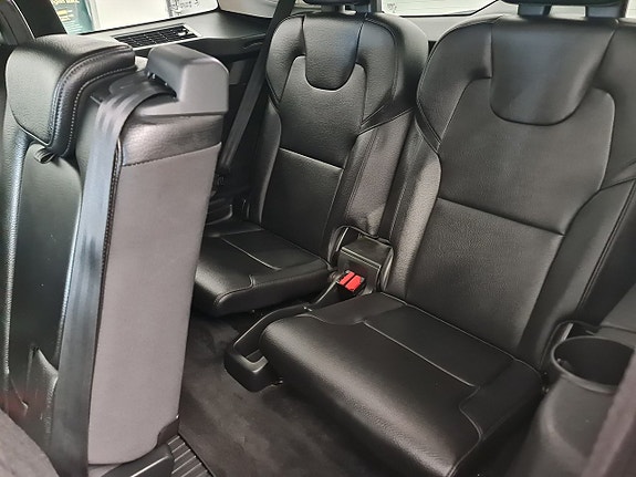 Volvo XC90 16 of 24