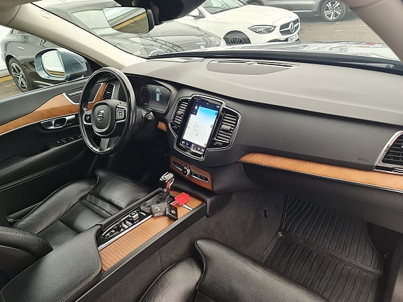Volvo XC90 13 of 24