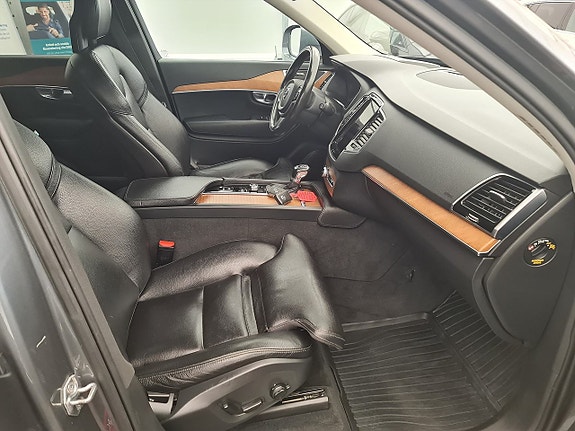Volvo XC90 12 of 24