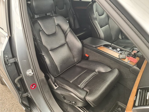 Volvo XC90 11 of 24