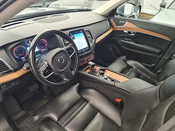 Volvo XC90 18 of 24