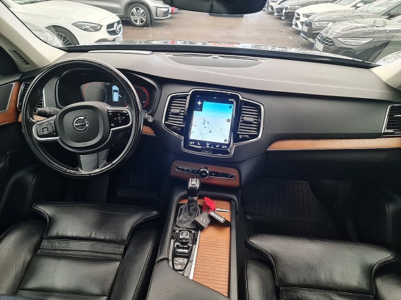 Volvo XC90 3 of 5